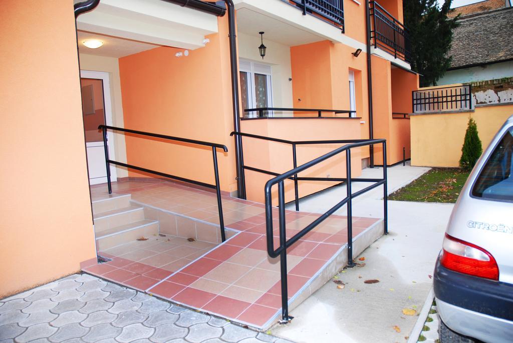 Apartman Milkovic 2 ソンボル エクステリア 写真