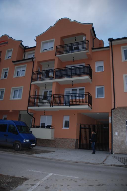 Apartman Milkovic 2 ソンボル エクステリア 写真